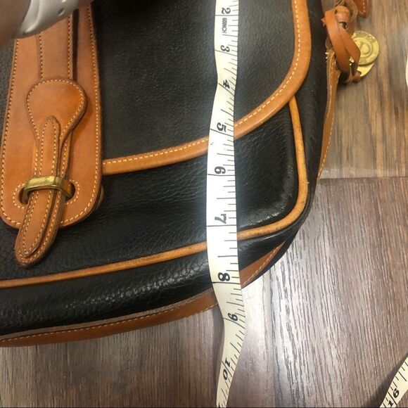 Dooney & Bourke Vintage AWL‎ Navy Crossbody Bag Tan Leather Rare Blue Purse Flap - Picture 3 of 12